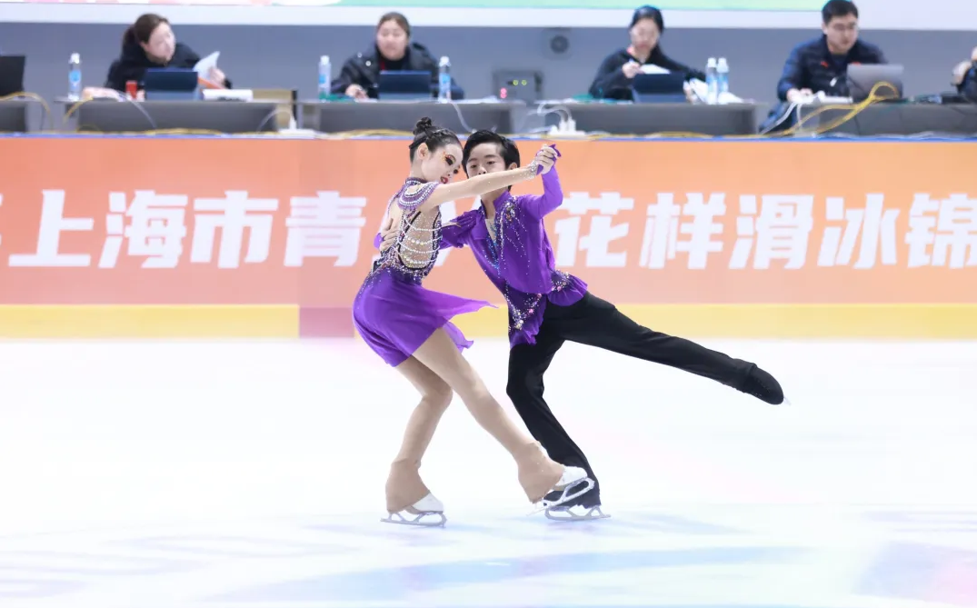 推进“人人上冰”计划，全力打造全民冰雪运动新生态