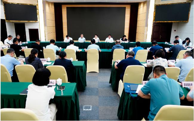 区政府常务会议召开，常态化邀请公众代表审议相关文件