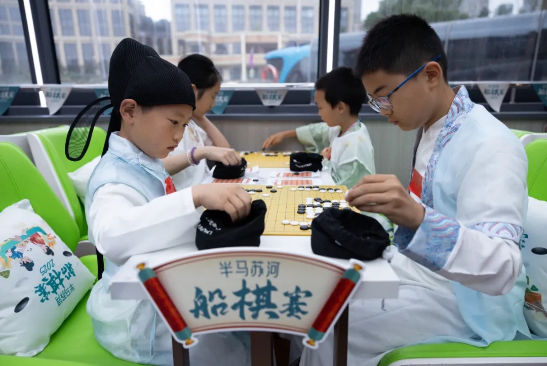 “半马苏河”杯少儿围棋游船赛“乘风破浪”庆“六一”